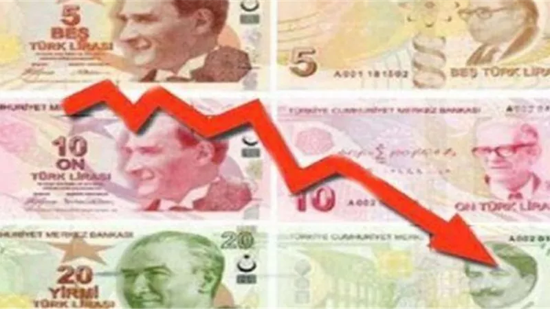 انهيار الأصول التركية وقلق بين المستثمرين.. والليرة تتراجع 3% والمضاربات تشتعل