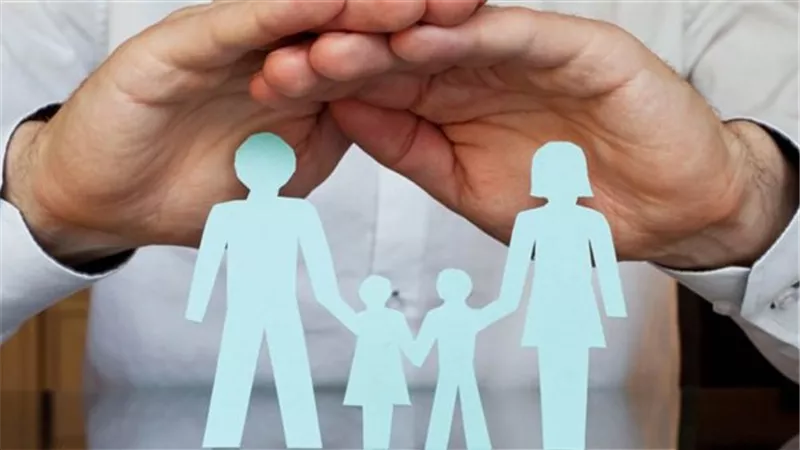 المالية :الزوجة العاملة يتم خصم اشتراك التأمين الصحي الشامل من أجرها والأب يتكفل برسوم الأبناء