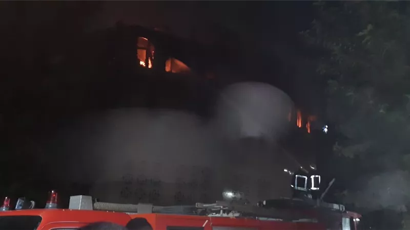 التفاصيل الكاملة فى حريق كنيسة الأنبا بولا بحدائق القبة .. فيديو وصور
