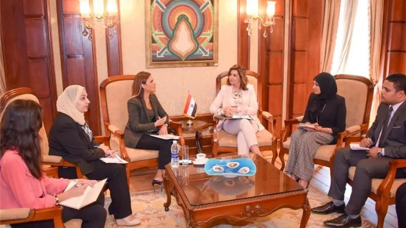 وزارة الهجرة تبحث الاستعدادات الجارية لمؤتمر “مصر تستطيع”