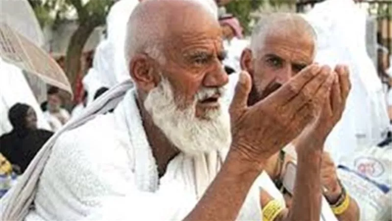 هل يجوز التبرع بنفقات الحج والعمرة للوالد؟