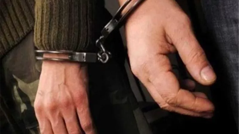 اهالى ابو تشت يضبطون لصين سرقا توك توك وسلموهما لمركز الشرطه