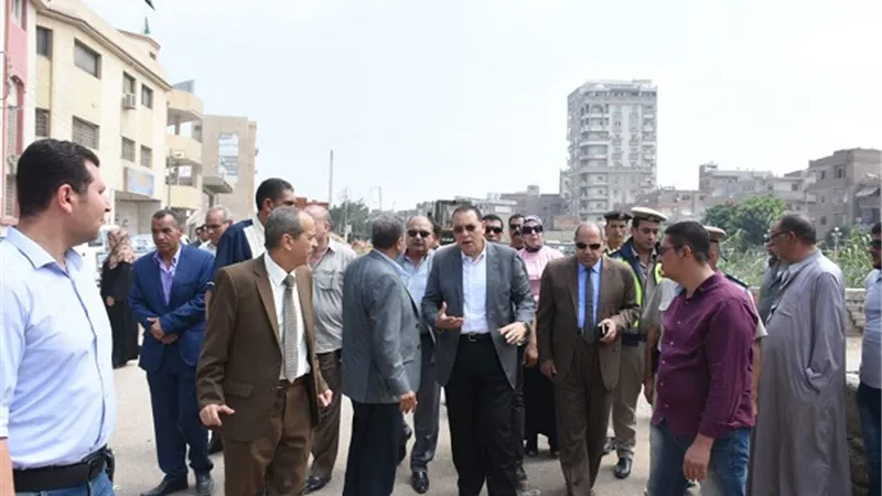 اتخاذ الاجراءات القانونية للمخالفين فى التعدى بالبناء والتبوير على اراضى املاك الدولة بالشرقية