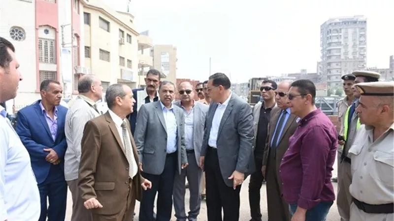 محافظ الشرقية يتجول بشوارع مدينة ههيا سيرا على الاقدام