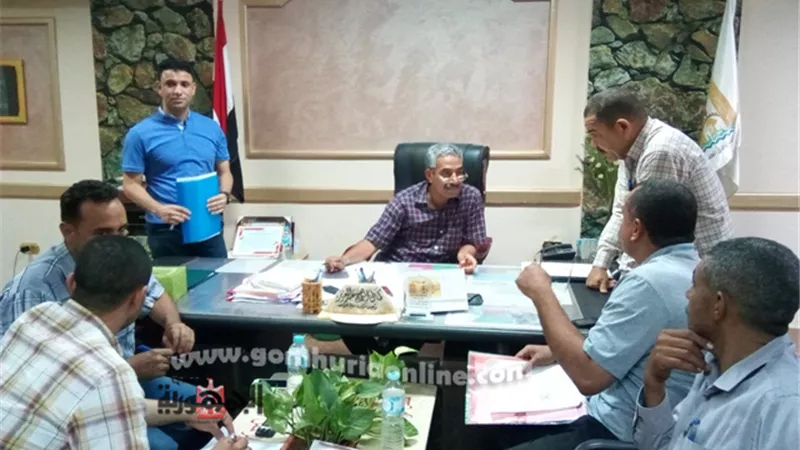 كمال يناقش شكاوى المواطنين ومقترحات اللجنة الفرعية لمواقف السيارات بالوادى الجديد. صور