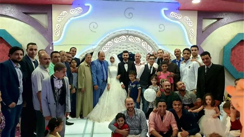 الف مبروك زفاف دنيا و أحمد.. بالصور