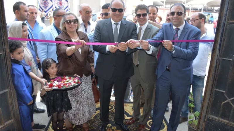 محافظ الغربية .. يدشن المرحلة الأولى للنقل الجماعى ويستقل أتوبيساً مع المواطنين إلى الديوان العام صور