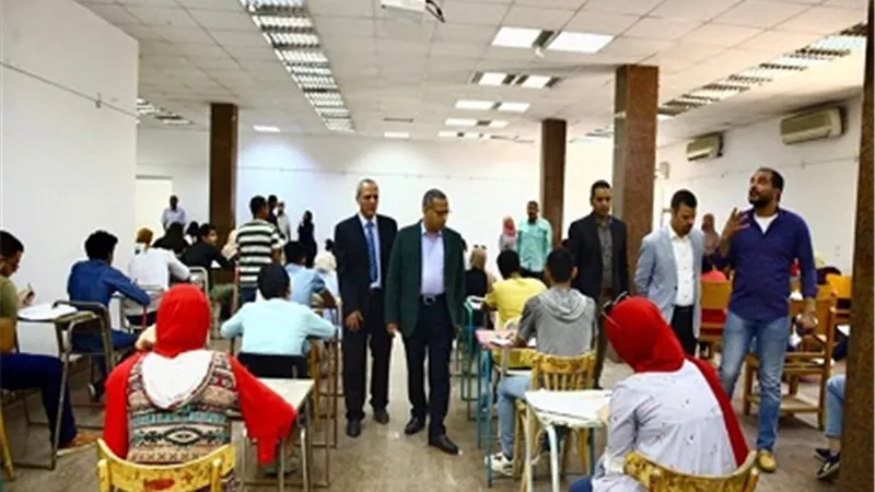 رئيس جامعة الأقصر يتابع إستمرار إختبارات قدرات بالفنون الجميلة..صور