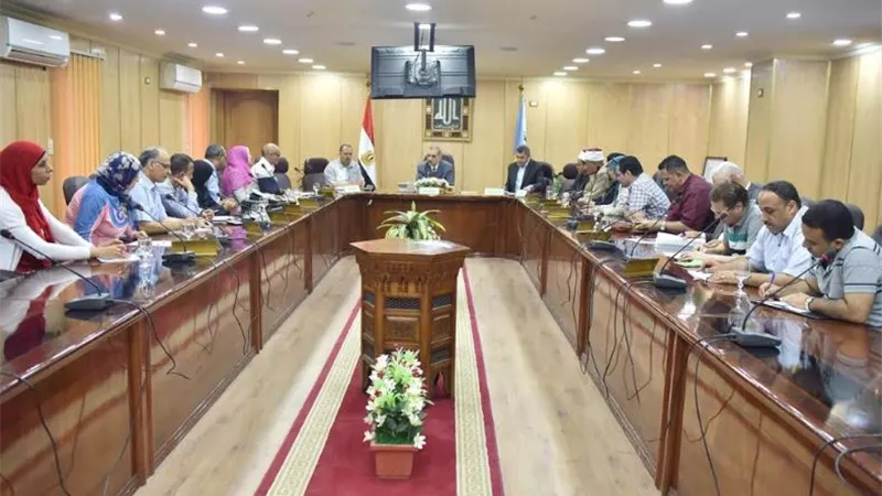 محافظ أسيوط يؤكد على أهمية تكثيف القوافل الطبية بالمراكز والقرى للحد من الزيادة السكانية