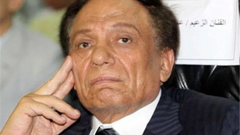 عادل امام يوجه رسالة لمروجي الشائعات.. فماذا قال