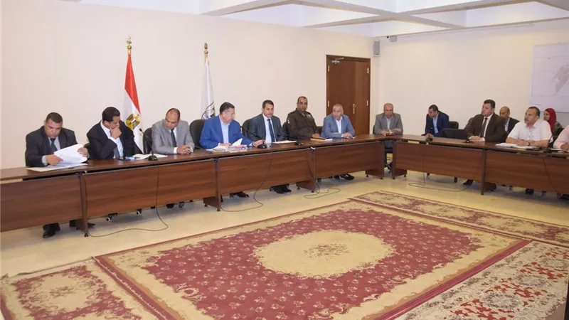 تقنين 347طلب وتحرير 89عقود زراعة ومباني ببنى سويف