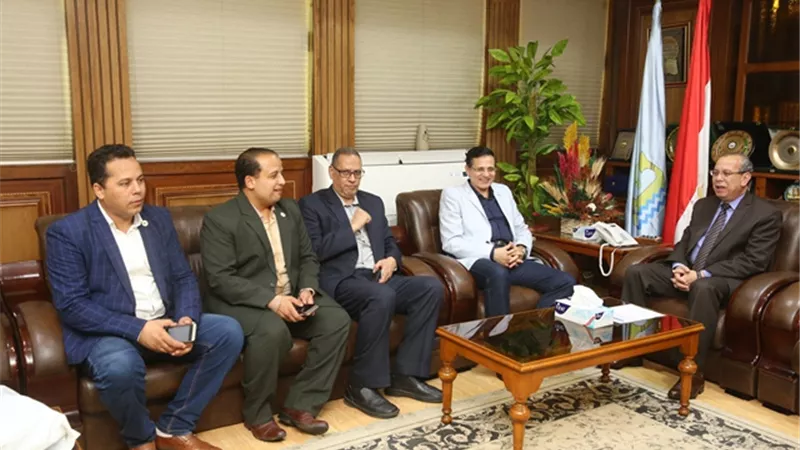 محافظ كفرالشيخ: لا يعقل أن يقدم 100 الف طلب لإنارة المقابر فى عام واحد