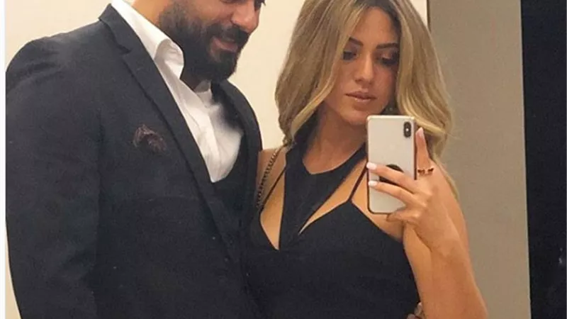 صورة ورسالة رومانسية.. طريقة احتفال زوجة أحمد حسنى بعيد ميلادة