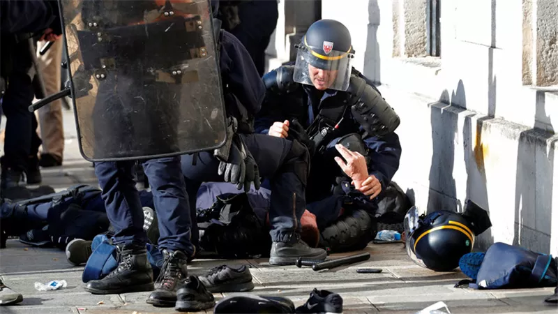 اعتقال 40 شخصا فى مظاهرات بباريس