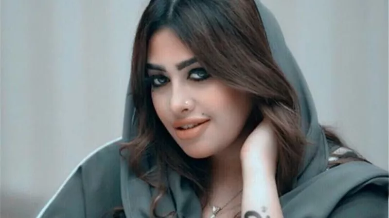 إعلامية سعودية تحرج فناناً مصرياً 