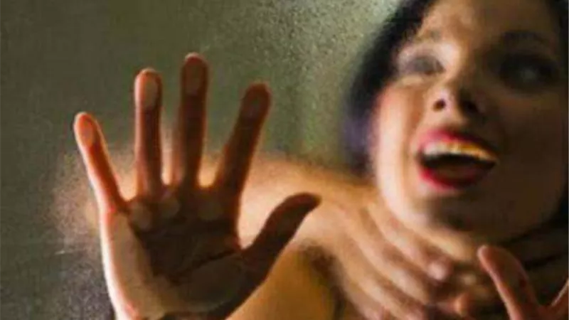 حاول اغتصابها . . فذبحته وسلمت نفسها لقسم الشرطة