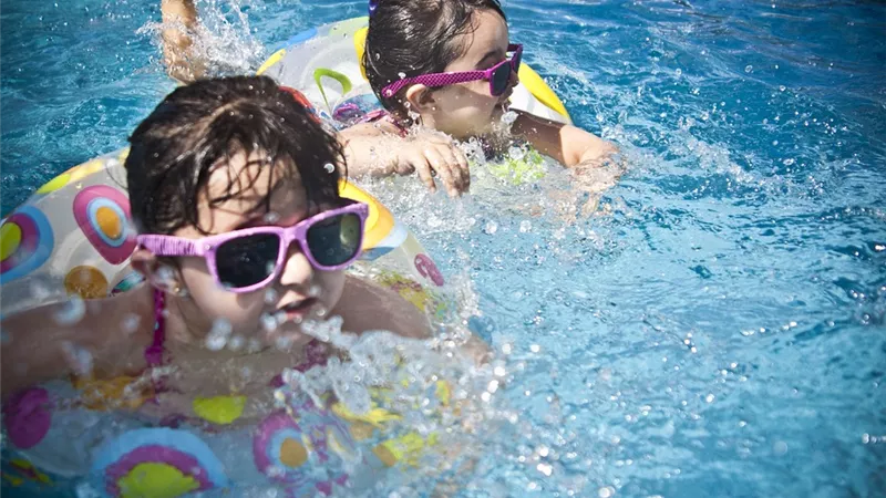 نصائح ذهبية للحفاظ على طفلك في المصايف