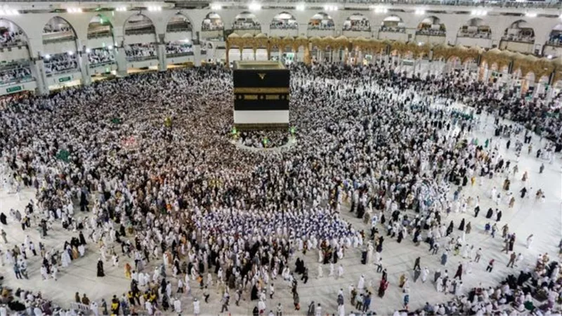 ما حكم شم الروائح الطيبة بالنسبة للمحرم؟