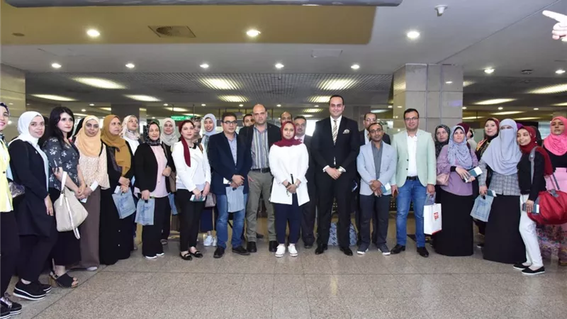 الصحة: الدفعة الثانية من أطباء التأمين الصحي الجديد تغادر إلى إنجلترا للتدريب