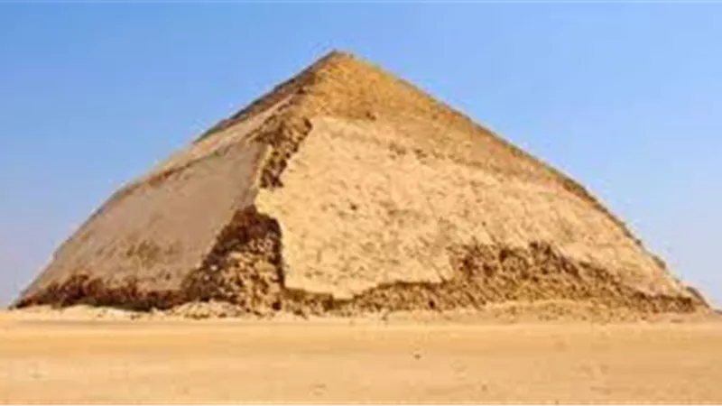 16 معلومة عن هرمي «الكا» و«المنحني» بدهشور