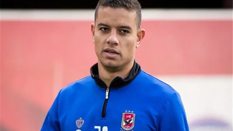 طبيب الاهلى يطمئن على سعد سمير