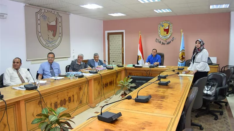 مرشحو منصب وكيل كلية التربية بسوهاج يعرضون خططهم التطويرية