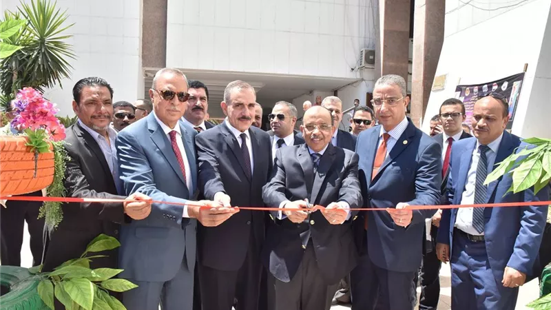 وزير التنمية المحلية ومحافظ أسيوط يفتتحان معرض منتجات مدارس التعليم الفني من خلال إعادة تدوير المخلفات وتصنيعها