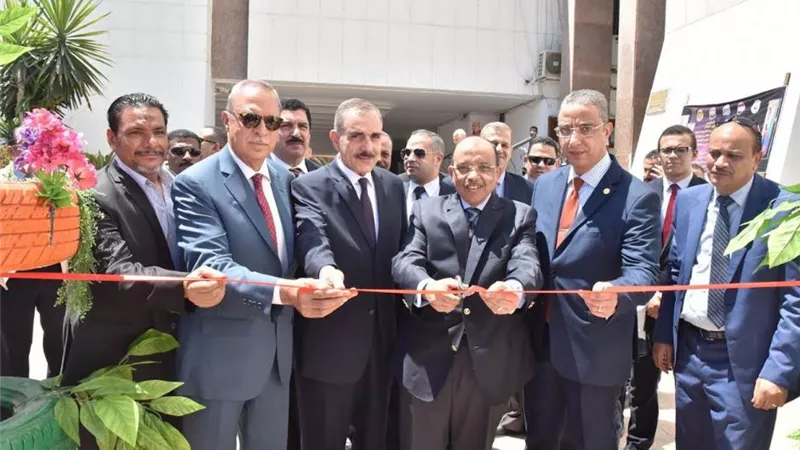 وزير التنمية المحلية ومحافظ أسيوط يفتتحان معرض منتجات مدارس التعليم الفني
