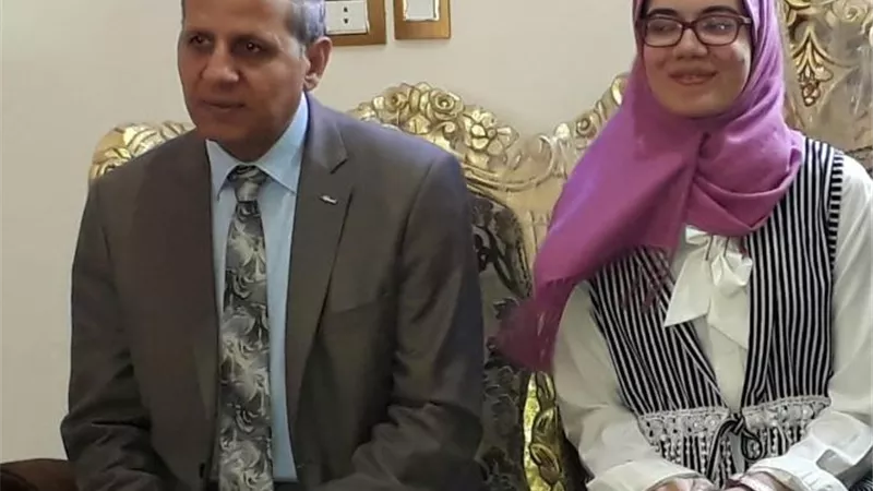 وكيل تعليم الفيوم يكرم هبة الثانية على الثانوية العامة