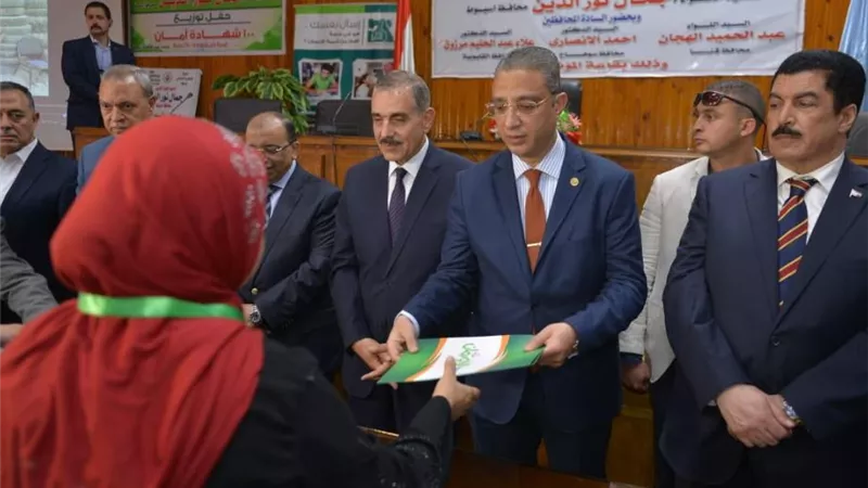 توزيع سماعات طبية وكراسي متحركة وشهادات أمان ومبالغ مادية للفتيات اليتيمات