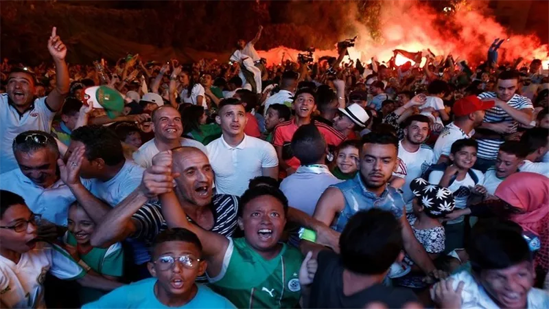 يلقى حتفه بسكته قلبية عقب هدف فوز المنتخب الجزائري