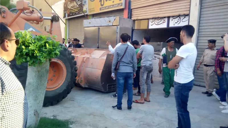 بالصور.. حملة مكبرة لإزالة التعديات والإشغالات في العاشر من رمضان