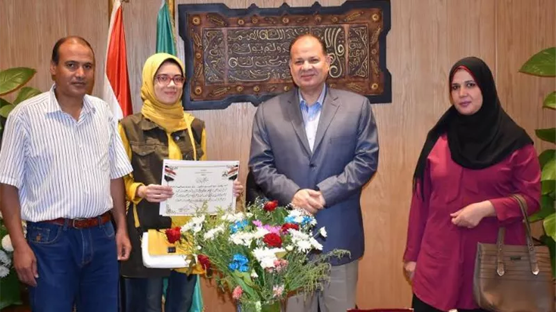 محافظ الفيوم يكرم الثانية في الثانوية العامة