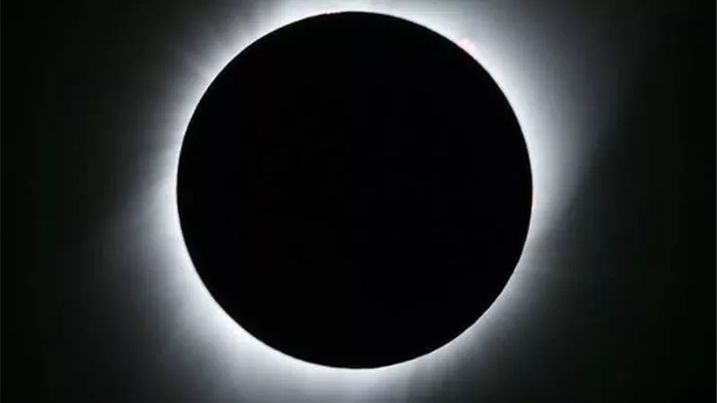 ساعات قليلة تفصل المنطقة العربية بأكملها عن خسوف القمر