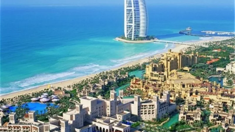 الإمارات تعفي مرافقي السياح من التأشيرات بدءا من اليوم