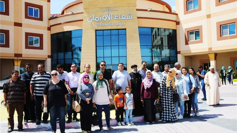 أهالى القرنة ورجال الدين فى زيارة لمستشفى الأورمان لعلاج السرطان بالأقصر