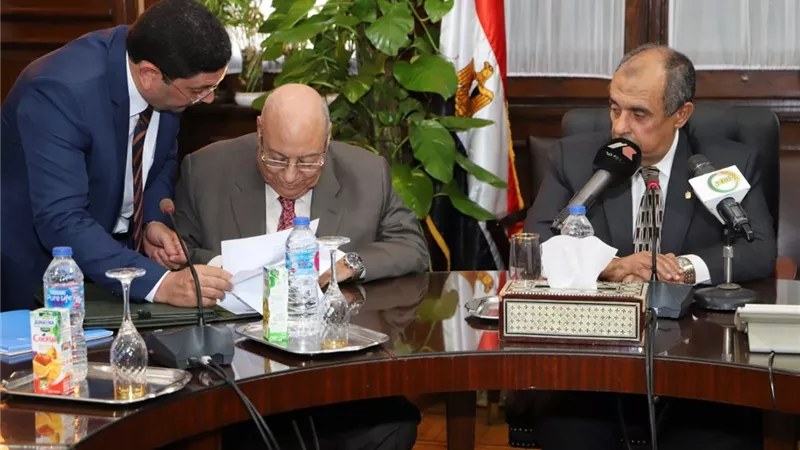 مذكرة تفاهم لتدريب العاملين بالزراعة على المبيدات