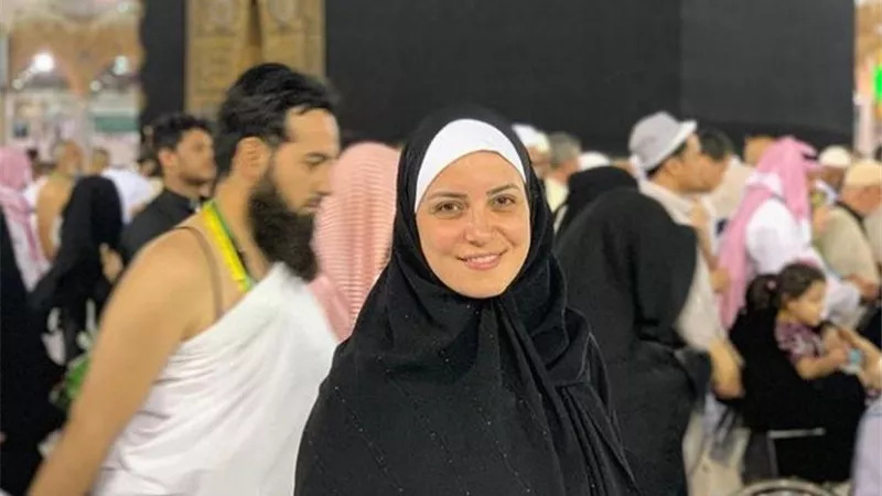 إطلالة رقراقة للفنانة ريهام عبدالغفور من أرض الحجاز
