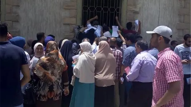 اقبال متزايد على منافذ تظلمات الثانوية العامة بالشرقية