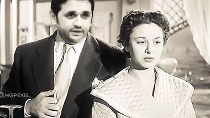 صورة لمصطفى خاطر مع الراحلة فاتن الحمامة تشعل 