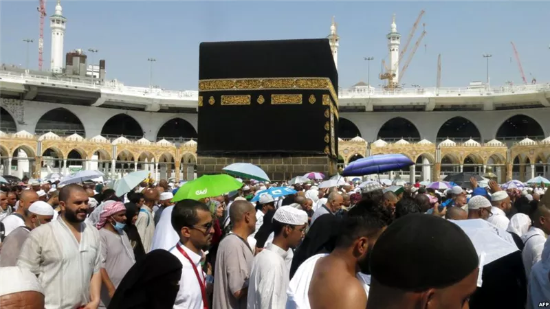 ماذا يفعل الحاج إذا شك في عدد الأشواط أثناء الطواف؟