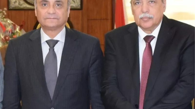وزير شئون مجلس النواب يهنئ رئيس النيابة الإدارية بتوليه منصبه الجديد