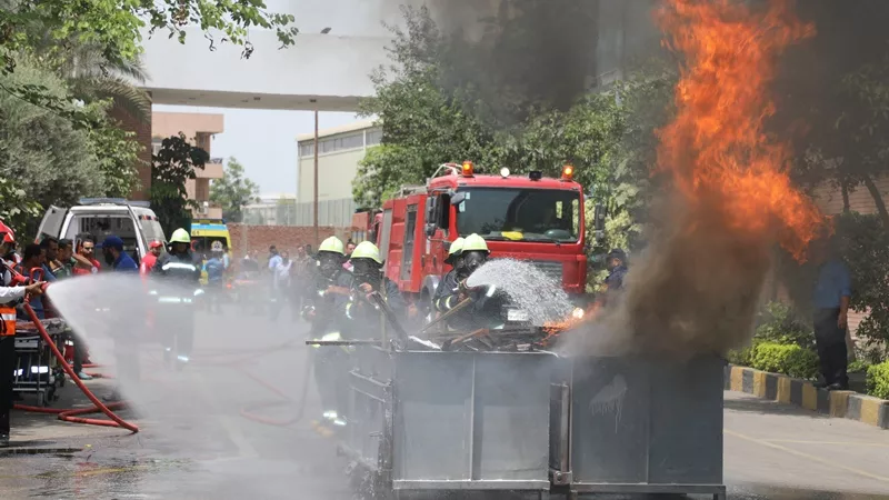نموذج محاكاة للتعامل مع حريق بمصنع للغسالات بقويسنا ... صـــور