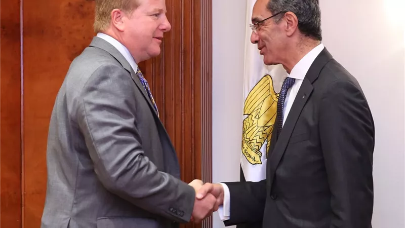 وزير الاتصالات يبحث سبل التوسع في التعاون المصري الأمريكي بتكنولوجيا المعلومات