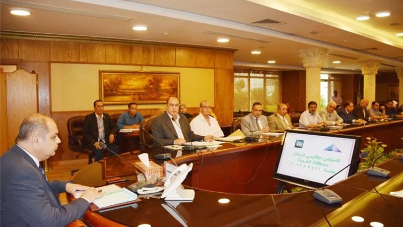 محافظ الغربية .. يناقش المؤشرات السكانية والخدمات المقدمة للمواطنين فى إجتماع المجلس الإقليمى للسكان