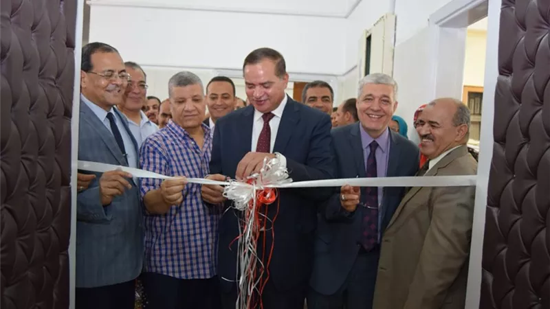 رئيس جامعة سوهاج يفتتح قاعة السيمنار بكلية العلوم
