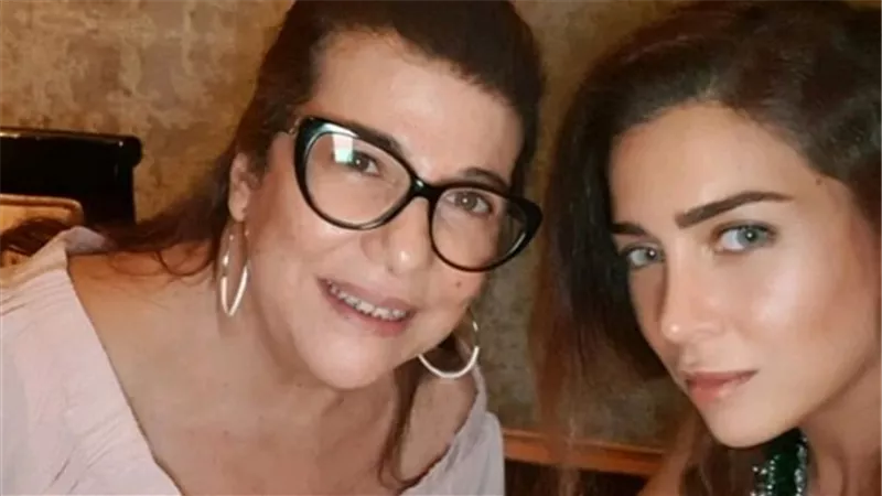 شاهد احدث صورة لمى عز الدين برفقة والدتها