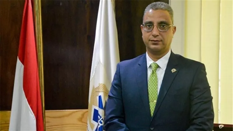 صور..محافظ سوهاج ورئيس الجامعة يتفقدان أعمال رصف 