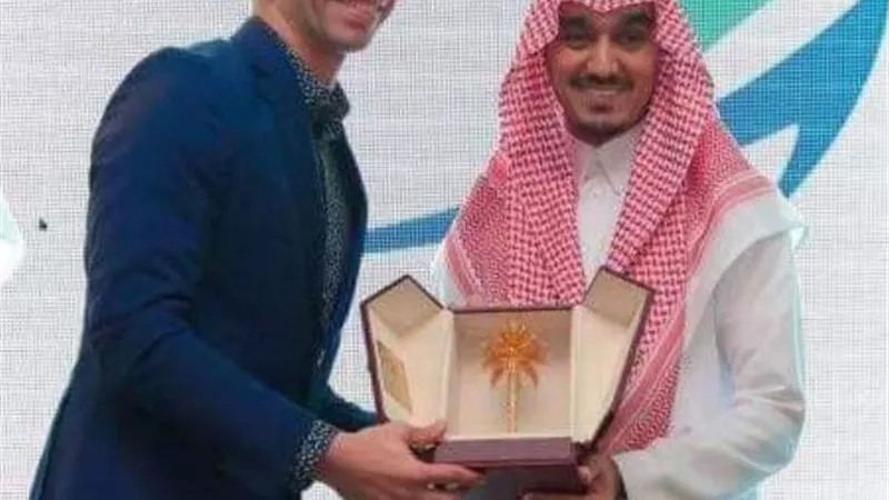 تكريم أحمد الأحمر في حفل تدشين كأس العالم للأندية بالسعودية