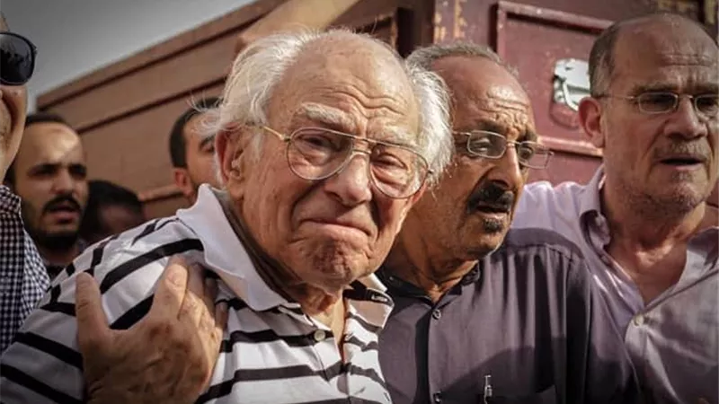 نقيب الممثلين يكشف عن موعد عزاء زوجة الفنان رشوان توفيق